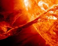 НАСА зафиксировала невероятных размеров солнечное извержение