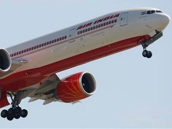 В Индии разбился пассажирский самолет (Видео)