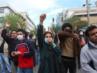 Демонстрантов в Тегеране разогнали слезоточивым газом