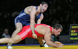 Тимофей Дейниченко выиграл золото ЧЕ по греко-римской борьбе