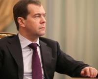 Медведев: «аккуратнее надо дарить квартиры» даже Жерару Депардье