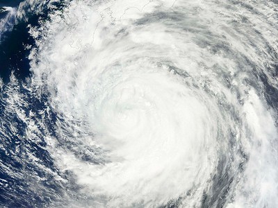 На Японию обрушился мощный тайфун: пострадали 96 человек