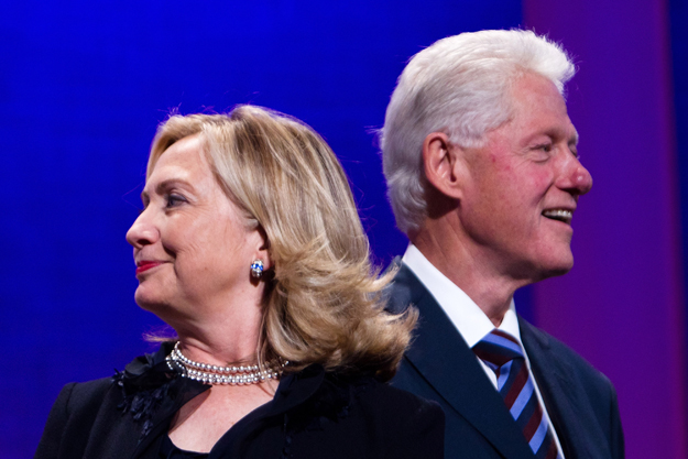 Билл Клинтон вслед за Хиллари признался, что к концу его президентства семья задолжала миллионы долларов
