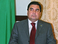 Бердымухамедову во второй раз вручили удостоверение президента Туркмении