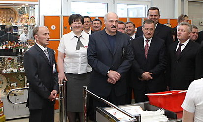 Лукашенко: наживаться за счет людей недопустимо