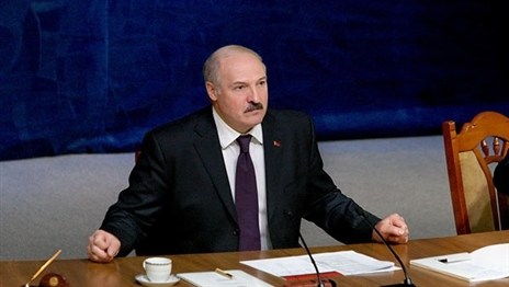 Лукашенко вновь обещает не печатать деньги для зарплат