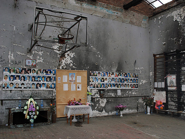 В Беслане вспомнили погибших в школе заложников, бойцов и спасателей