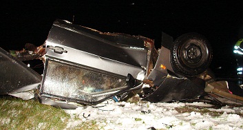 На трассе Минск — Гомель легковой автомобиль разорвало на две части