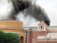 Пожар в торговом центре в Катаре: погибли 19 человек, в том числе 13 детей (Видео)