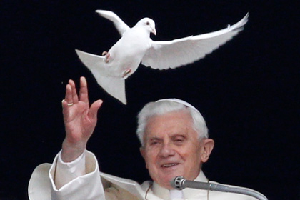 Бенедикт XVI отрекся от престола по совету свыше