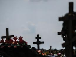Вандалы повредили 16 могил на кладбище во Владивостоке