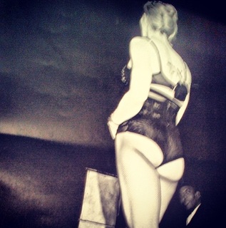 Instagram грозит удалить аккаунт Мадонны из-за фотографии её голой попы
