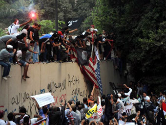В Каире задержали напавших на посольство США