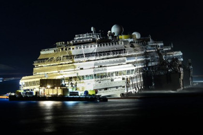 Власти Италии завершили операцию по подъему лайнера Costa Concordia