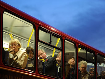 Безработным британцам предложили бесплатный проезд в автобусах