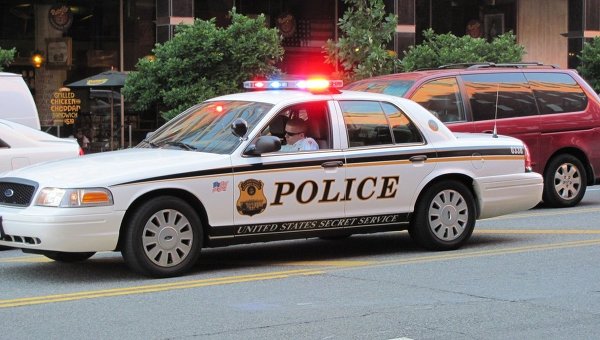 Полиция США разыскивает стрелка, ранившего 5 человек в ночном клубе