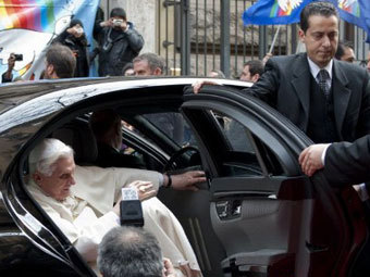 В причастности к скандалу в Ватикане заподозрили кардинала
