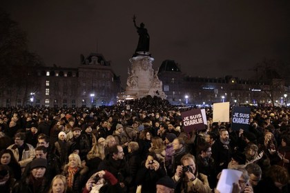 100 тысяч французов вышли на «Марш молчания» в знак протеста против теракта в Париже (Видео)