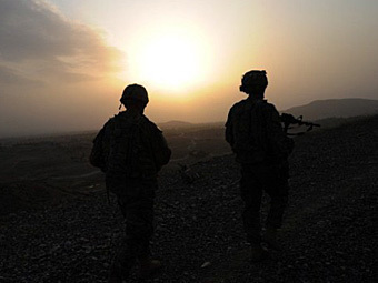Американские солдаты сфотографировались с останками афганских боевиков