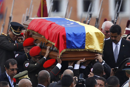 Чавеса похоронили в Музее революции