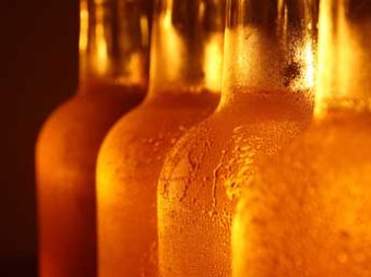 В Беларуси вступил в силу запрет на продажу пива в таре более 2 л