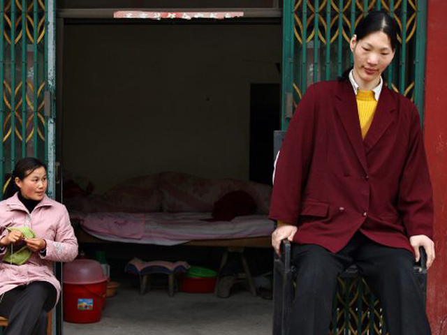 В Китае умерла самая высокая женщина мира