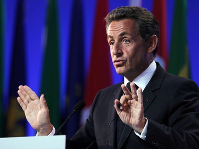 Президента Франции Николя Саркози обвинили в преступлениях против человечности