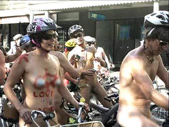 Голые велосипедисты проехали по улицам Мельбурна
