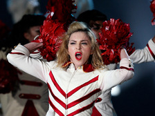 Французские политики собираются засудить Мадонну