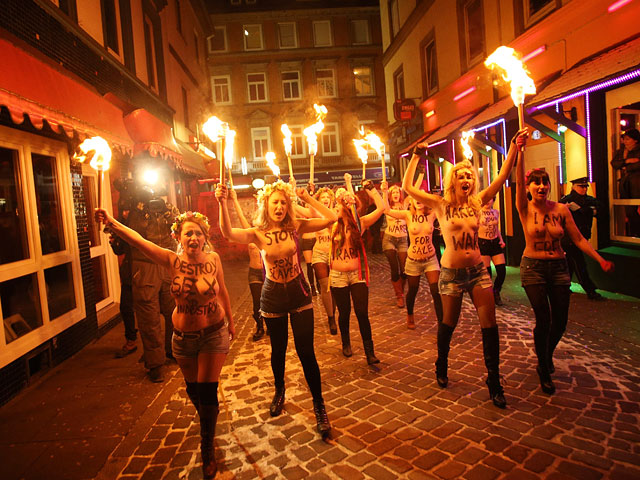 Активистки FEMEN приготовили мировой «топлес-джихад» после угроз их тунисской стороннице