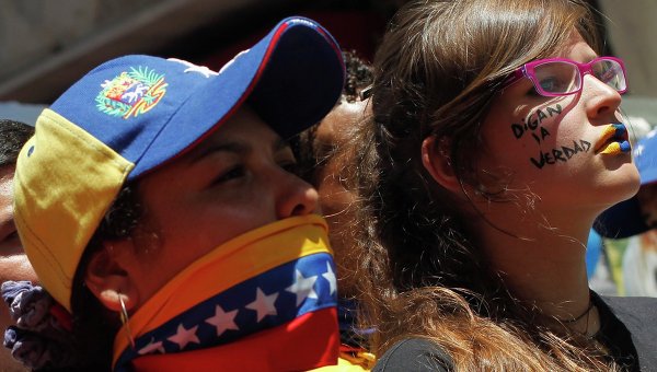Сотни венесуэльцев вышли на марш, требуя правды о Чавесе