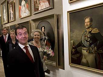 Медведев открыл новое здание филиала Эрмитажа в Амстердаме