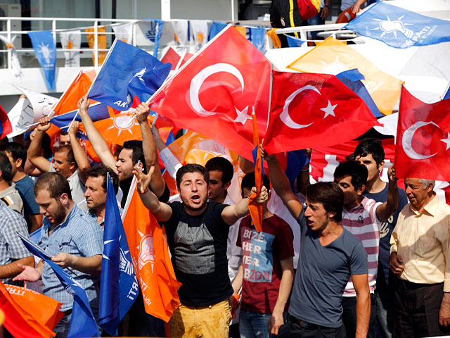 Митинг в поддержку Эрдогана собрал в Стамбуле более 300 тысяч человек