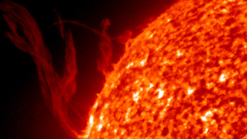NASA: На Солнце произошел мощный выброс плазмы