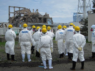 К «Фукусиме-1» приближается мощный тайфун - разрушенную АЭС накрыли колпаком
