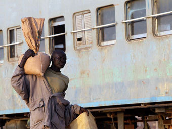 При крушении поезда в ЮАР погибли более 30 человек