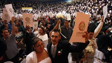 Более 6 тысяч пар вместе вступили в брак в День Валентина в Мексике