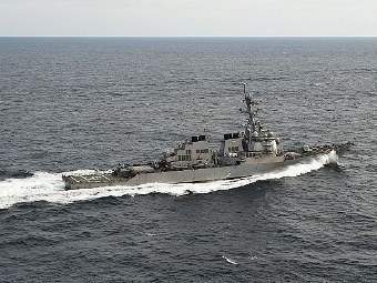 Корабль ВМС США столкнулся с японским нефтяным танкером