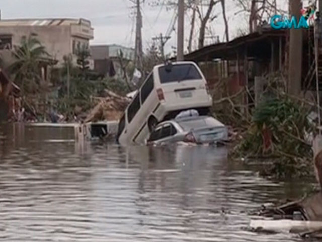 Cупертайфун на Филиппинах унес жизни 1200 человек (Видео)