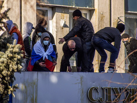 СБУ: сепаратисты в Луганске, словно террористы, взяли 60 заложников