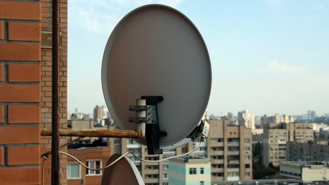 В Беларуси фактически запретили спутниковое ТВ в многоэтажках
