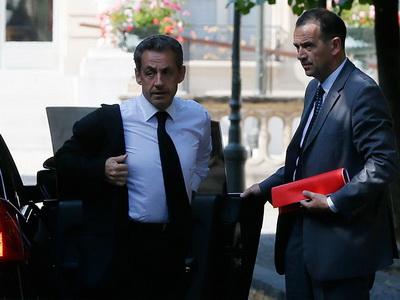 Экс-президент Франции Николя Саркози помещен под стражу