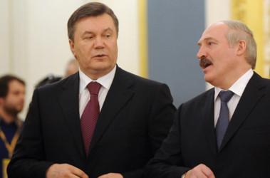 Лукашенко намерен обсудить с Януковичем «старые долги Украины»