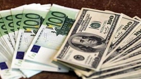 Курсы доллара и евро бьют рекорды второй день подряд