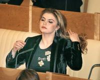 Кабаева возглавила список богатейших звезд-депутатов Госдумы