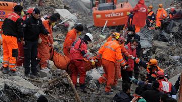Число жертв землетрясения в Турции возросло до 534