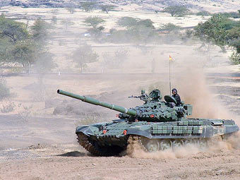 Индия разместит танки на границе с Китаем и Пакистаном