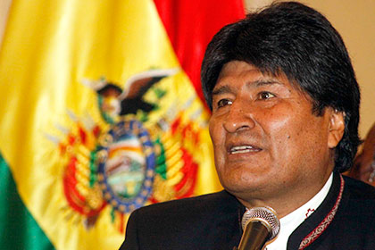 Президент Боливии разрешил военным сбивать самолеты с наркотиками