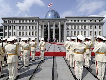 Саакашвили решили выгнать из президентского дворца