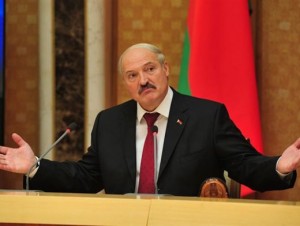 Лукашенко сокращает четверть госслужащих